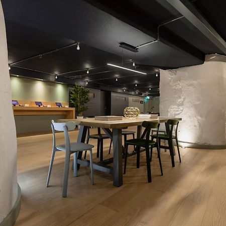 Zedwell Underground Hotel Tottenham Court Rd Londra Esterno foto