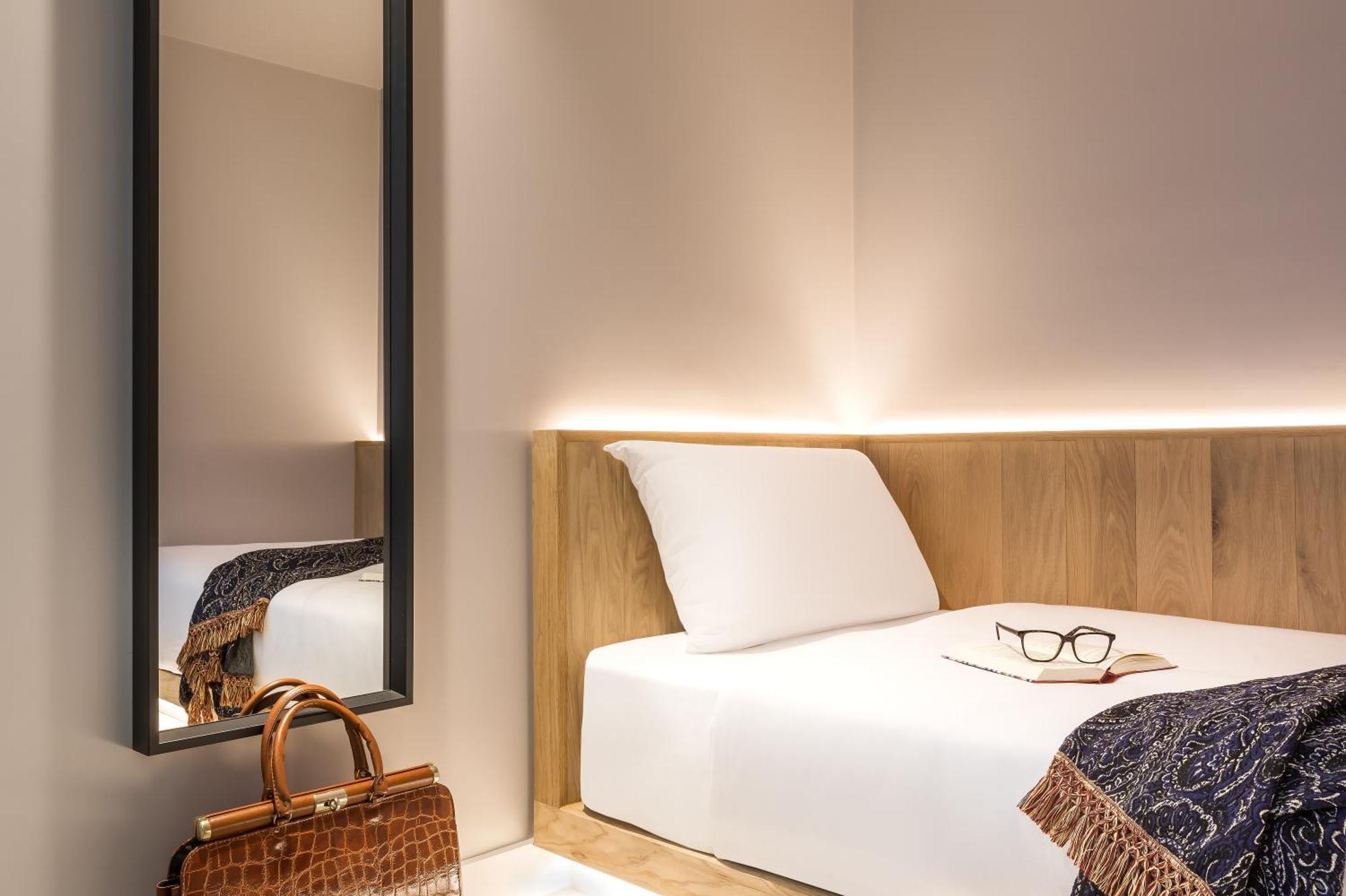 Zedwell Underground Hotel Tottenham Court Rd Londra Esterno foto