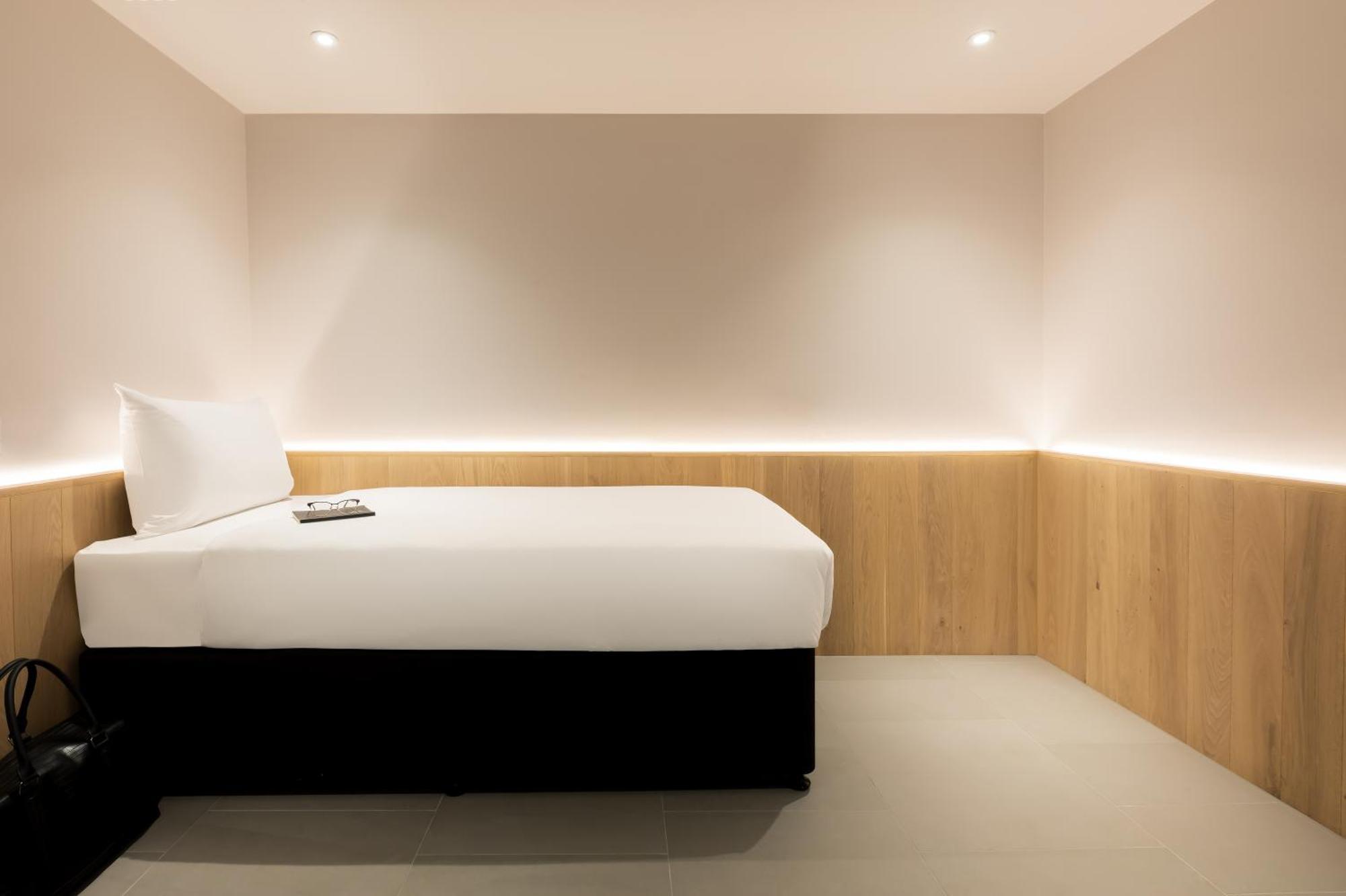 Zedwell Underground Hotel Tottenham Court Rd Londra Esterno foto